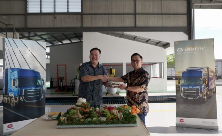 Peresmian gudang suku cadang Astra UD Trucks di Semarang. (ist)