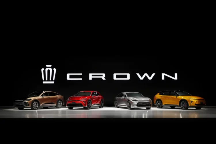 Biar jelas, warna emas Crown Crossover, merah Crown Sport, silver Crown Sedan, kuning Crown Estate alias SUV. (Cnet)