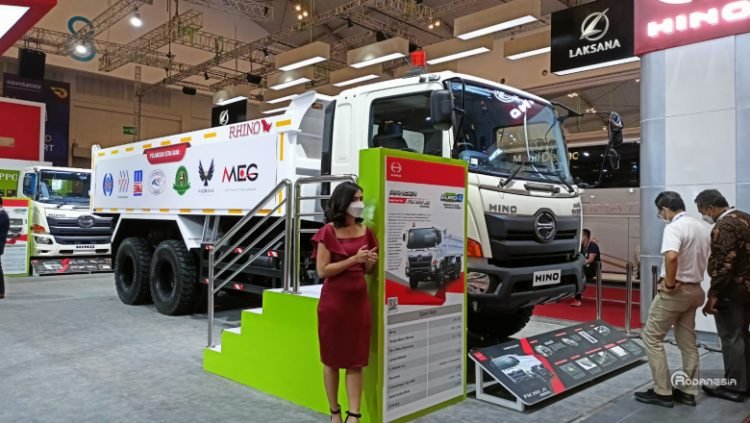 Truk Hino. (Rodanesia.com)
