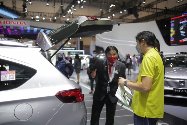 Kenaikan suku bunga acuan dan harga Pertalite membuat otomotif tercekik. (Foto, Dok. HPM)