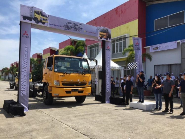 PT Krama Yudha Tiga Berlian Motors (KTB), distributor resmi kendaraan Fuso, mendulang surat pemesanan kendaraan (SPK) sebanyak 4.387 unit di acara Fuso Euro 4 Regional Launching dan 1.699 unit di GIIAS 2022. (foto, dok. KTB)