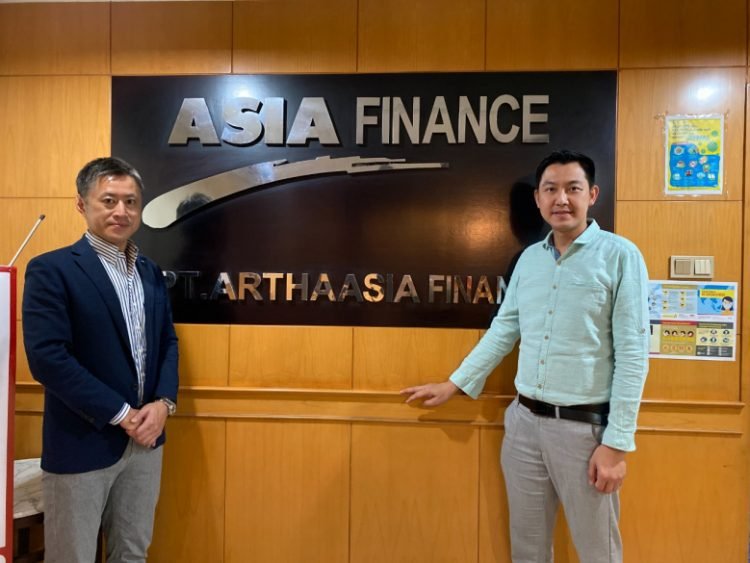 Mitsubishi melalui AAF menggarap leasing motor listrik. Tampak di foto, manajemen AAF. (Foto, dok. AAF)