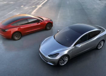 Tesla Makin Liar, Targetkan Sikat BMW Tahun Depan