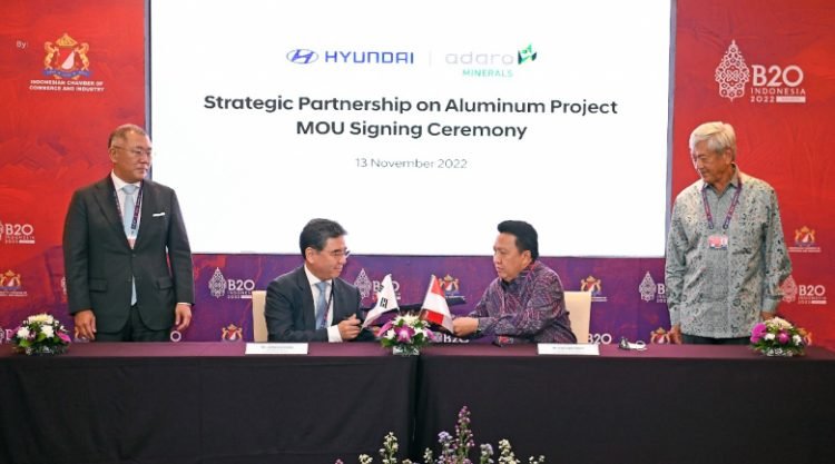 Hyundai dan Adaro Minerals meneken nota kesepahaman kerja sama pasokan aluminium. (ist)