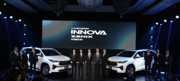 Debut dunia Toyota All New Kijang Innova Zenix. (ist)