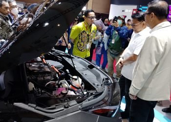 Moeldoko Sambangi Booth Toyota di IIMS 2023, Nanya-nanya bZ4X