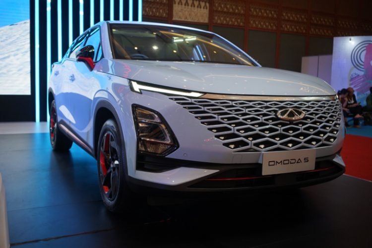 Chery mengumumkan harga resmi Omoda 5 sekaligus target penjualan di GJAW 2023. (ist)