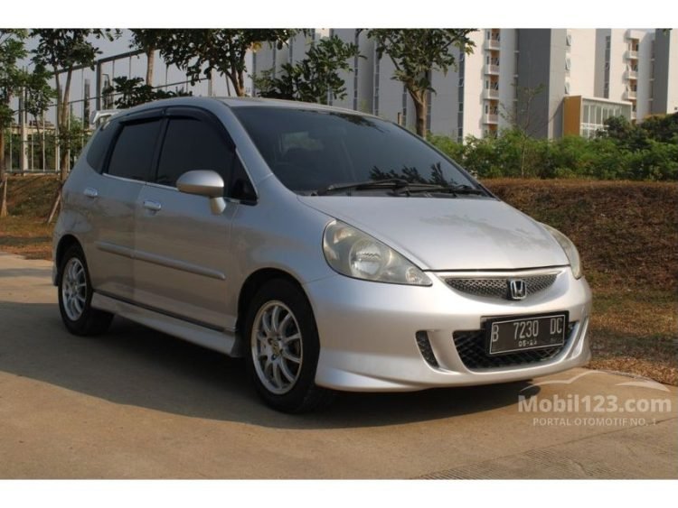 Honda Jazz VTEC (mobil123.com)