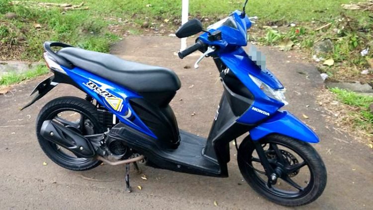 Honda Beat karbu. (mobil motor lama)