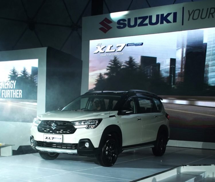 Suzuki New XL7 Hybrid. (ist)