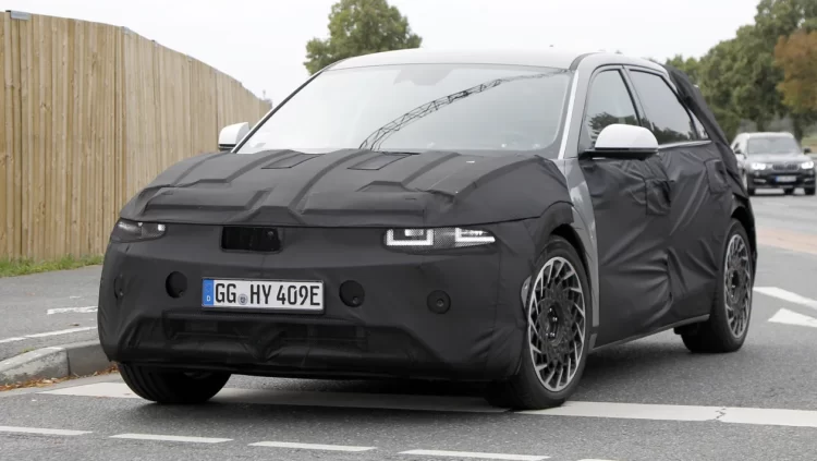 Spyshot Hyundai Ioniq 5 facelift. (Autoexpress)