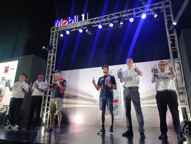 Mobil 1 melepas pelumas motor premium kapasitas 200 cc ke atas. (ist)