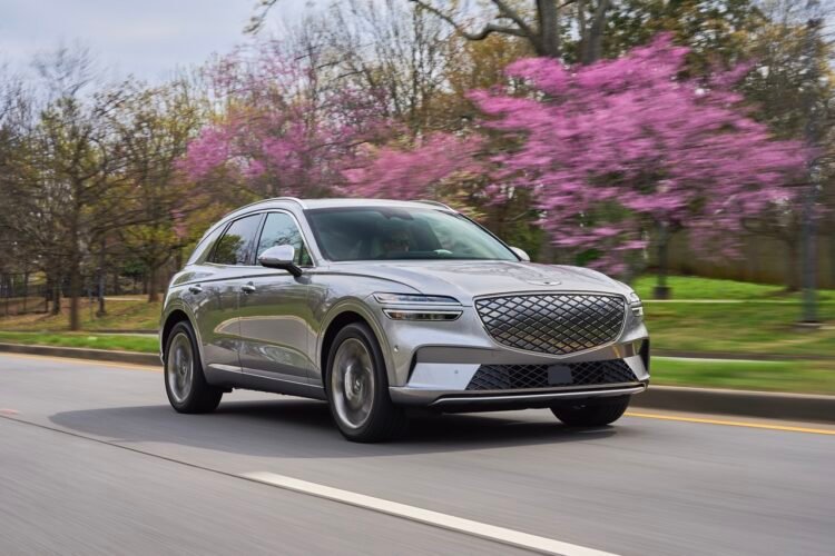 Genesis GV70 akan keluar dengan varian hybrid. (ist)