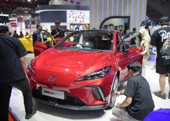 Mobil Listrik Ini Laku Keras di IIMS Gara-gara Sistem Cas Baterai Cepat