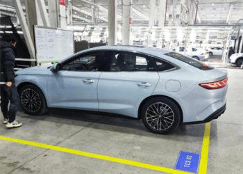 Mobil Listrik Gendeng, Jarak Tempuh 2.000 Km