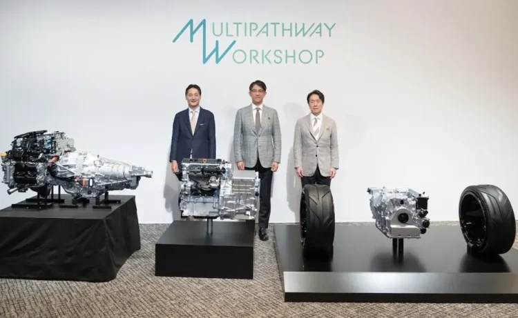 Bos Toyota, Mazda, dan Subaru tampil sepanggung di sebuah forum di Jepang. (Forbes)