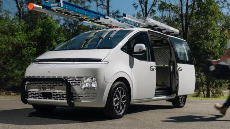 Hyundai Staria Load 2025. (ist)