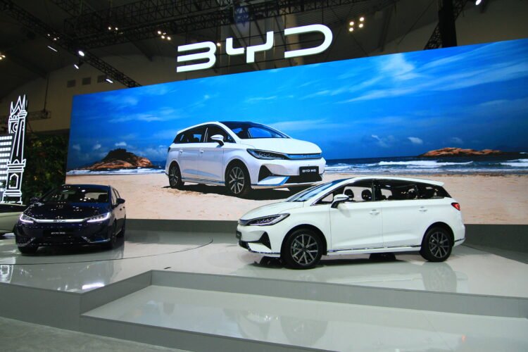 BYD M6. (ist)