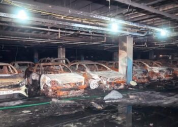 Gila, Kebakaran Satu Mobil Listrik Rusak 100 Kendaraan di Parkiran