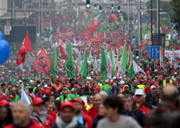 Penjualan EV Hancur, Audi Mau Tutup Pabrik