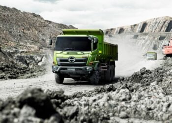 Pasar Kendaraan Komersial Ambles, Jualan Hino Aman?