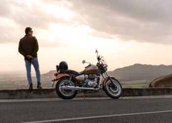 Hanya 36 Unit di Indonesia Royal Enfield Meteor 350 Sundowner Orange Goda Para Kolektor