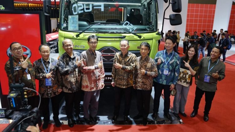 Hino melepas bus khusus medan berat di GIICOMVEC 2026. (ist)