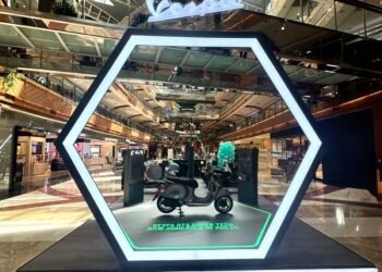Langkah Berani Vespa GTS Super Tech 250 Uji Dominasi Skuter Bongsor Premium