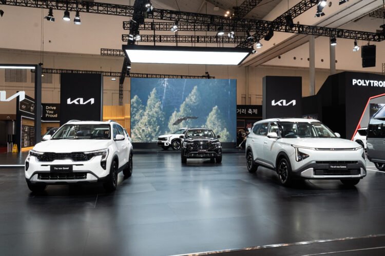 Jajaran produk yang dipamerkan di booth Kia GIIAS 2026. (Foto: Kia)