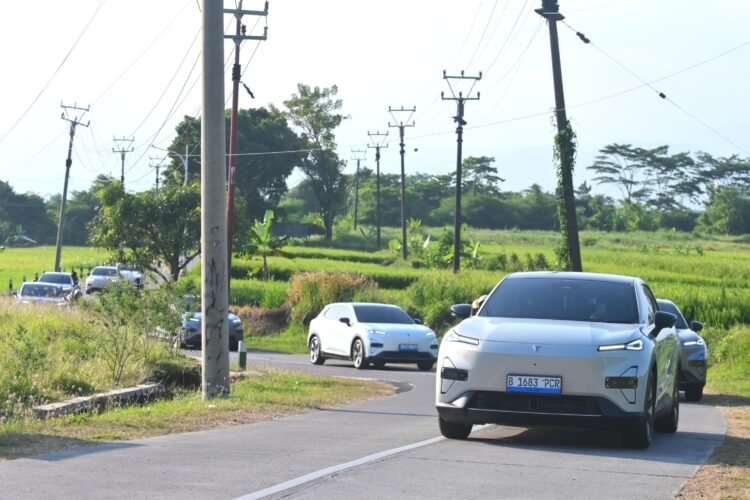 Deepal S05 Tetap nyaman saat digunakan di jalanan meliuk. (Changan)