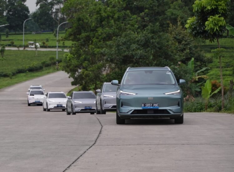 Geely Auto Indonesia memperkenalkan Geely EX5 dan Geely Starray EM-i dengan klaim biaya kepemilikan rendah. (Foto: Geely)