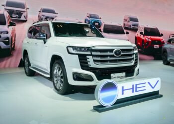 Toyota Gebrak GIIAS 2026 Hadirkan Land Cruiser Hybrid dan bZ4X Touring Terbaru