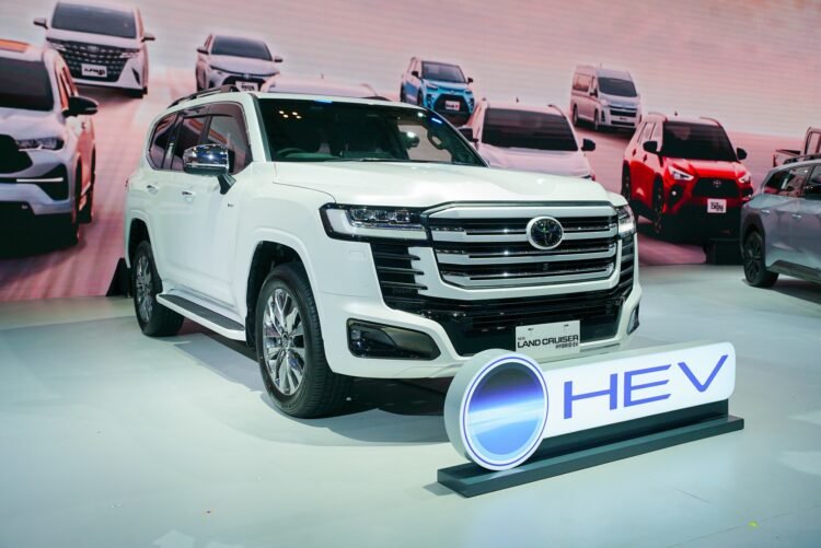 Toyota Boyong Land Cruiser Hybrid dan bZ4X Touring Terbaru ke GIIAS 2026. (Foto: TAM)